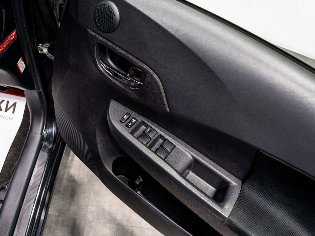 Toyota Ractis 2013 - фото автомобиля