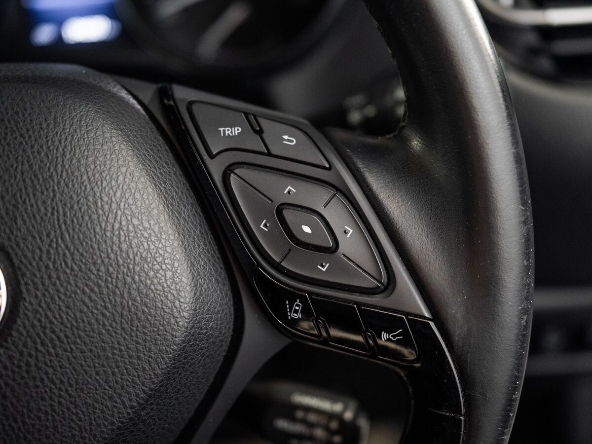 Toyota C-HR 2017 - фото автомобиля