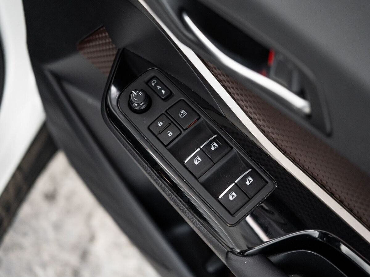 Toyota C-HR 2017 - фото автомобиля