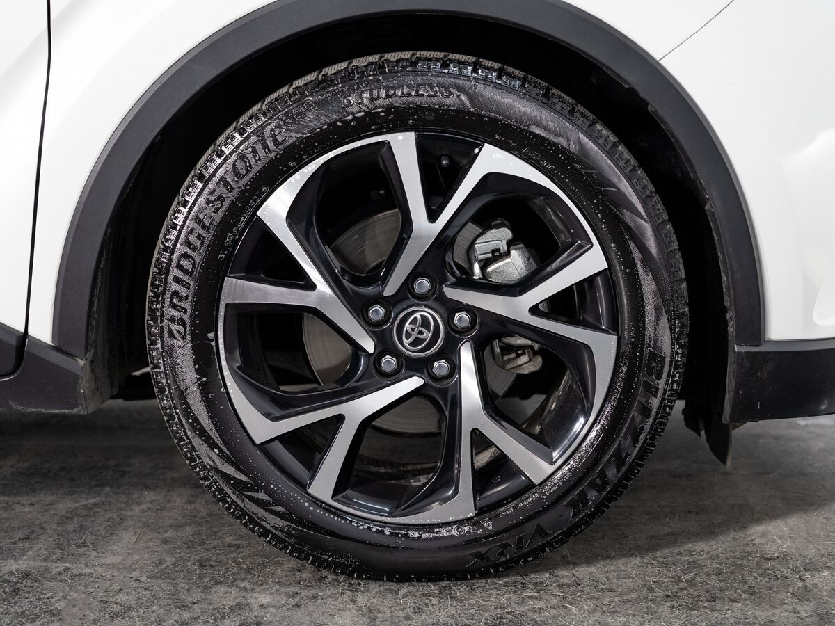 Toyota C-HR 2017 - фото автомобиля