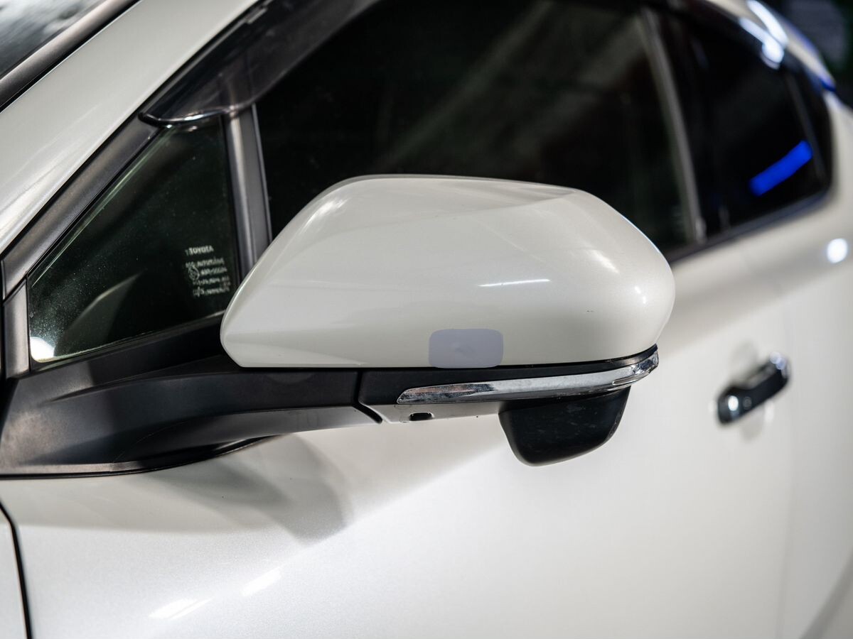 Toyota C-HR 2017 - фото автомобиля