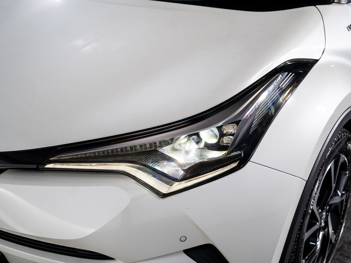 Toyota C-HR 2017 - фото автомобиля