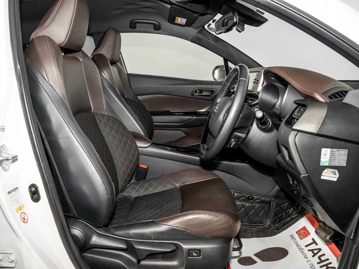 Toyota C-HR 2017 - фото автомобиля