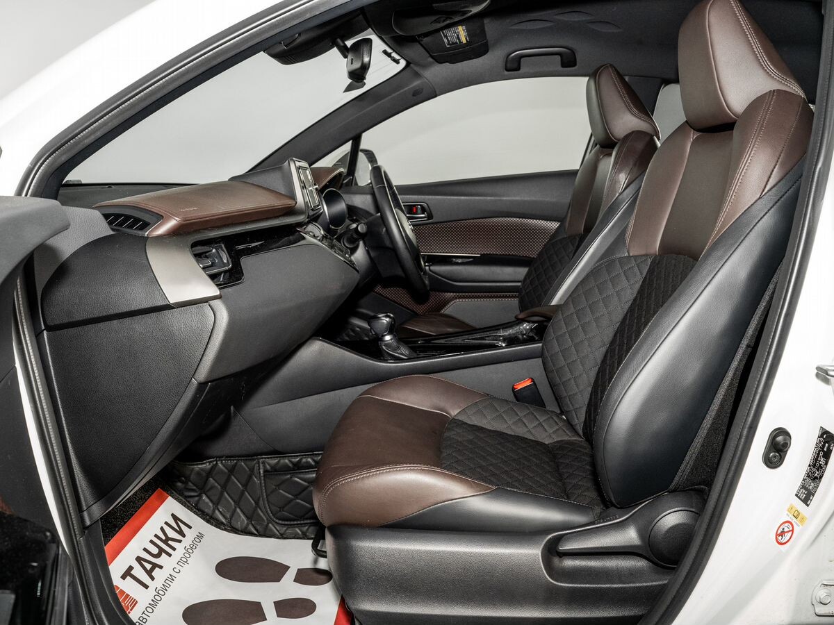 Toyota C-HR 2017 - фото автомобиля