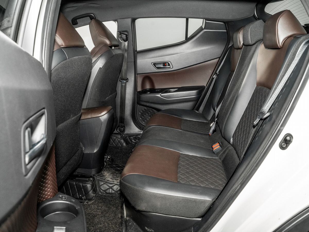 Toyota C-HR 2017 - фото автомобиля