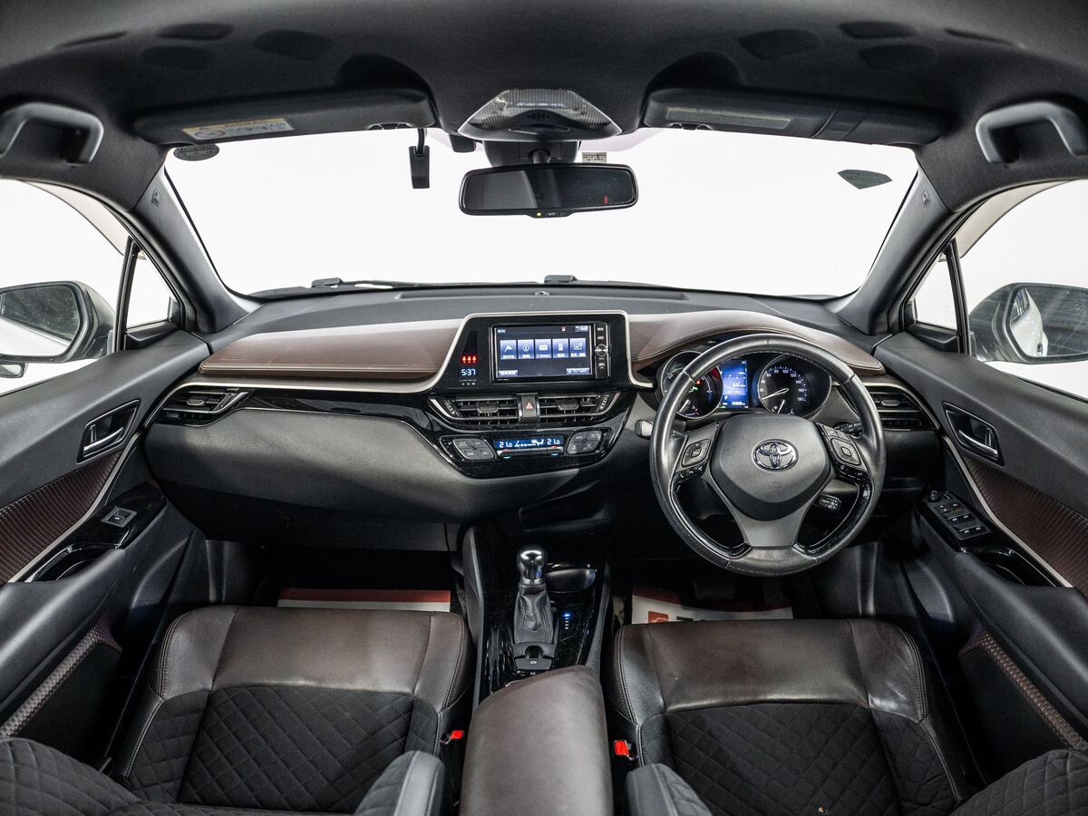 Toyota C-HR 2017 - фото автомобиля
