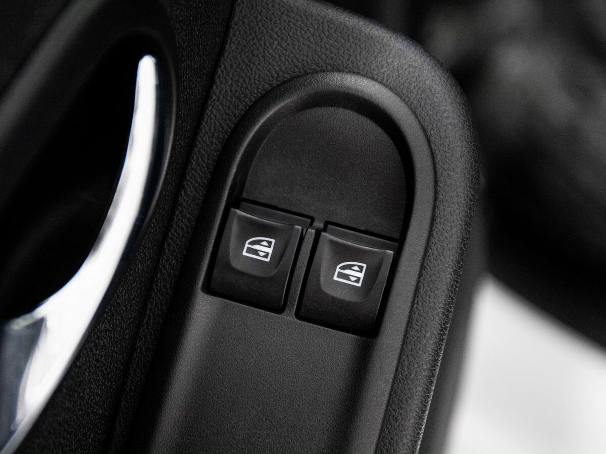 Nissan Terrano 2018 - фото автомобиля