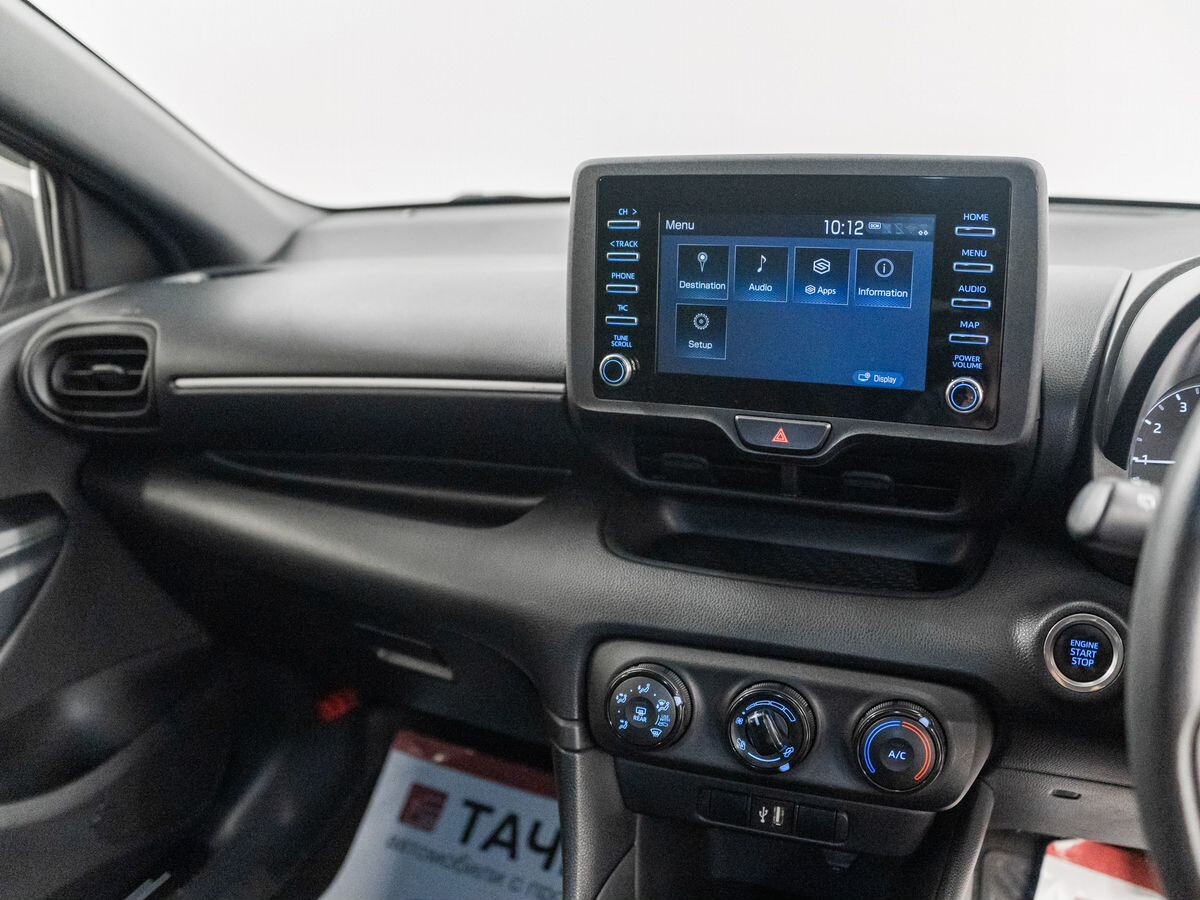 Toyota Yaris 2021 - фото автомобиля