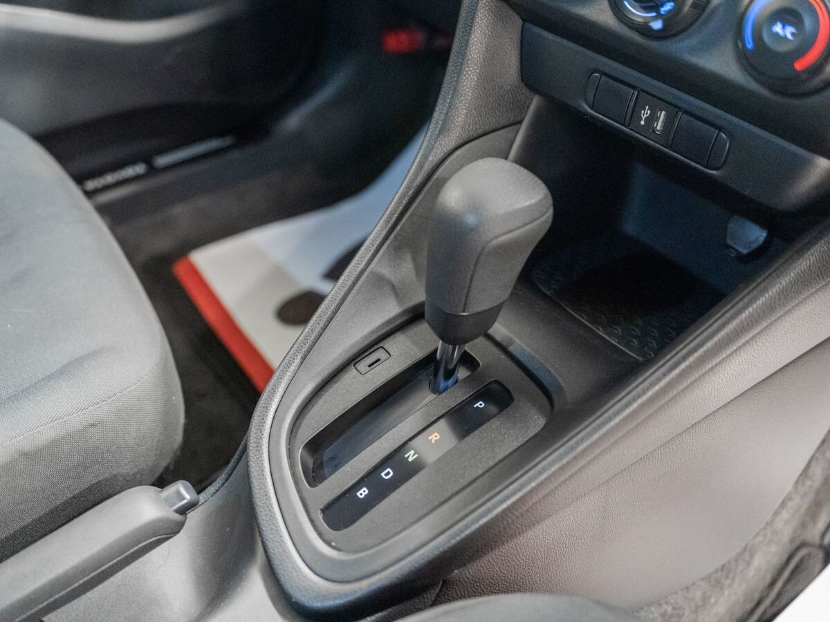 Toyota Yaris 2021 - фото автомобиля