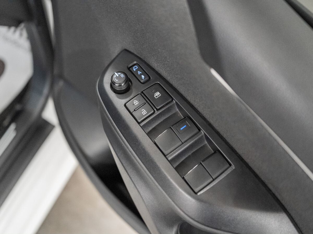 Toyota Yaris 2021 - фото автомобиля