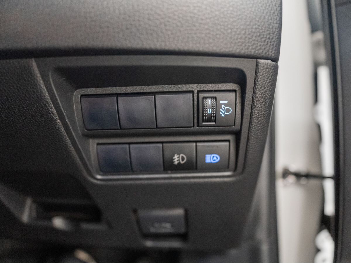 Toyota Yaris 2021 - фото автомобиля