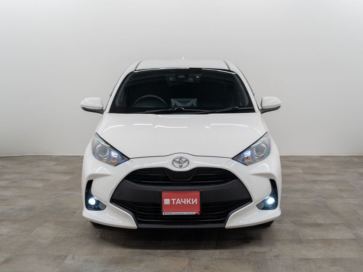 Toyota Yaris 2021 - фото автомобиля