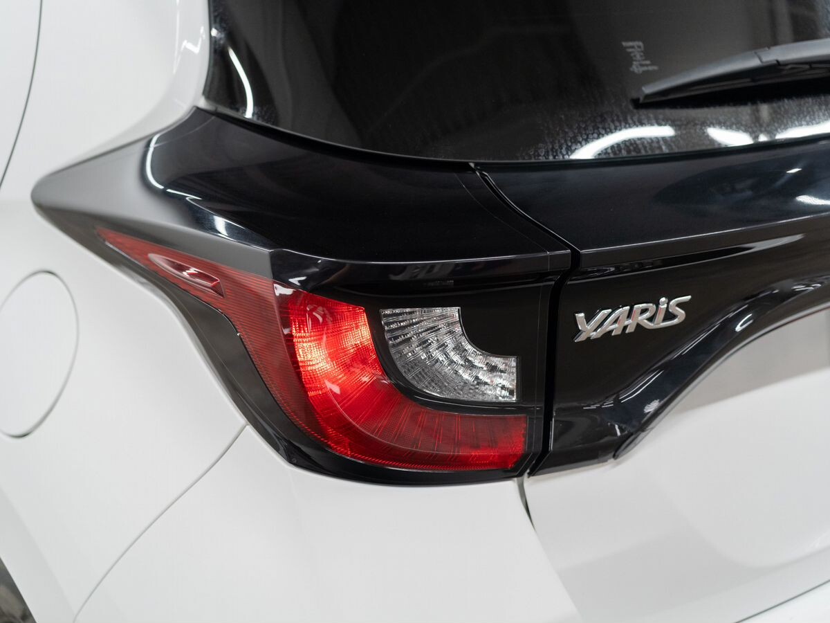 Toyota Yaris 2021 - фото автомобиля