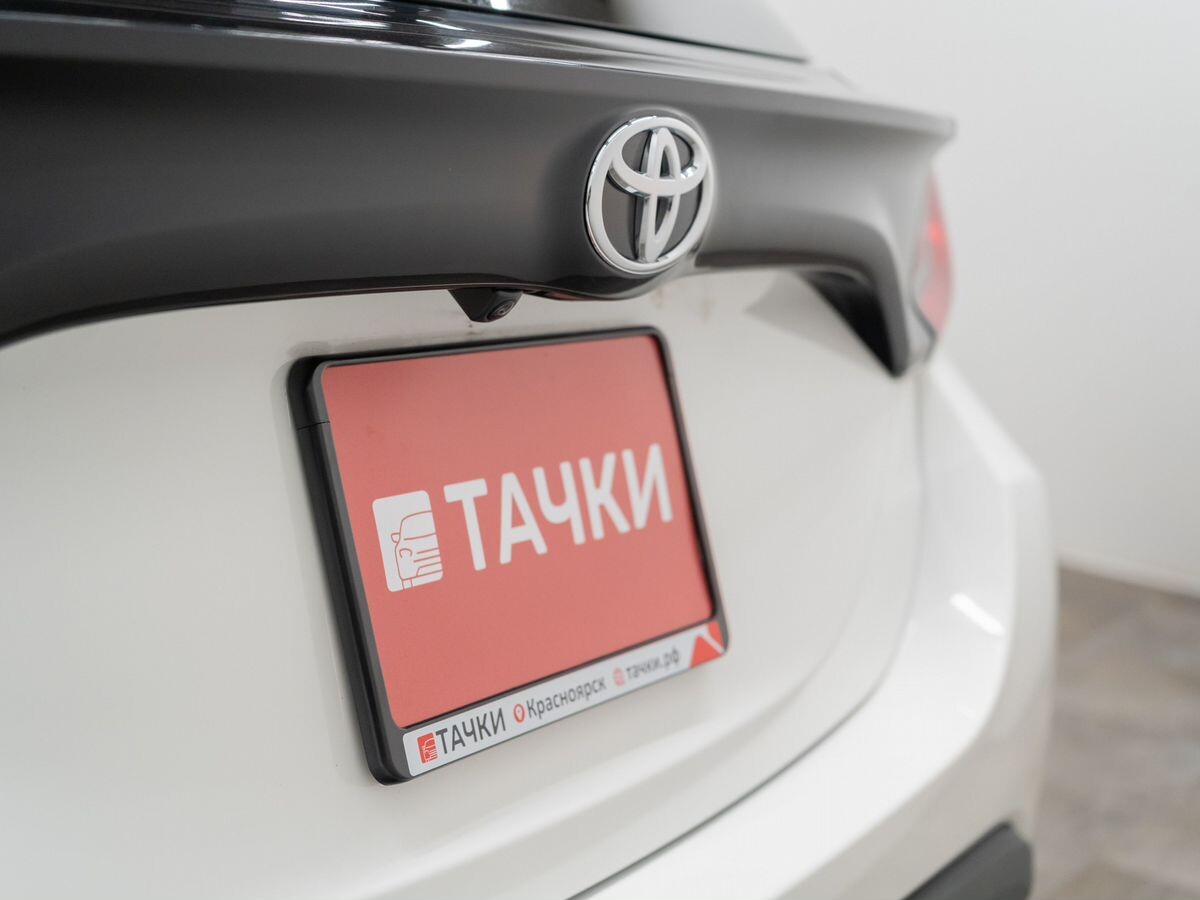 Toyota Yaris 2021 - фото автомобиля