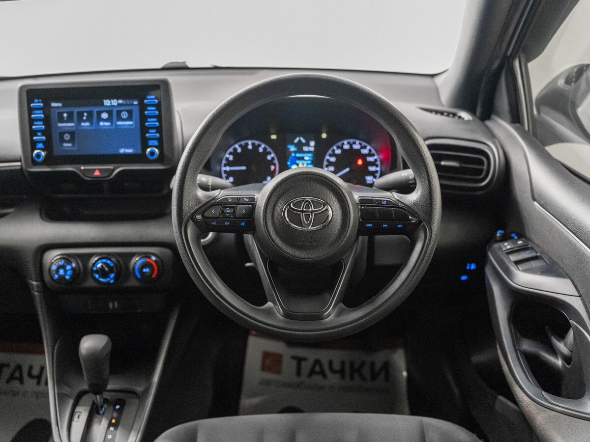 Toyota Yaris 2021 - фото автомобиля