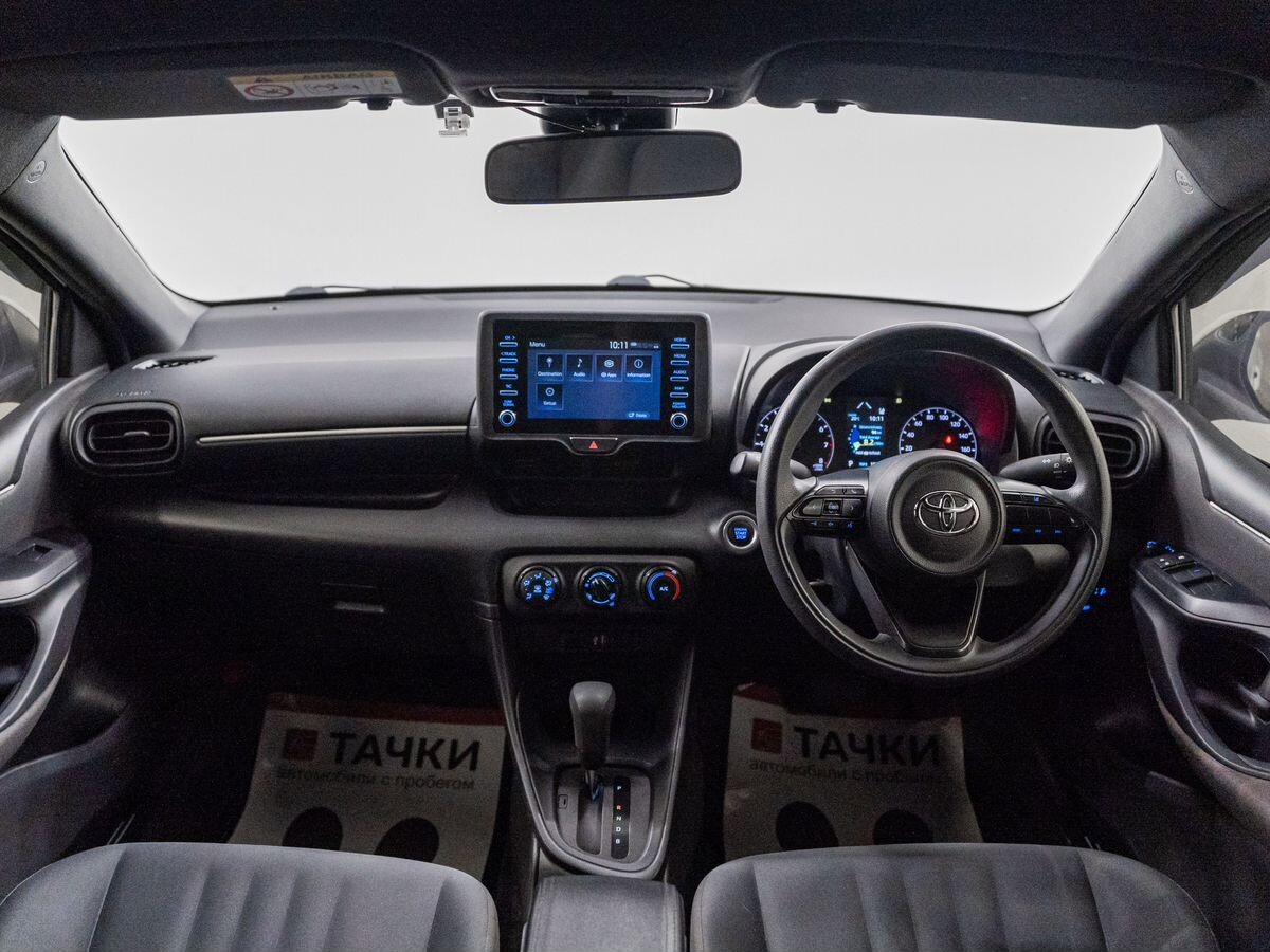 Toyota Yaris 2021 - фото автомобиля