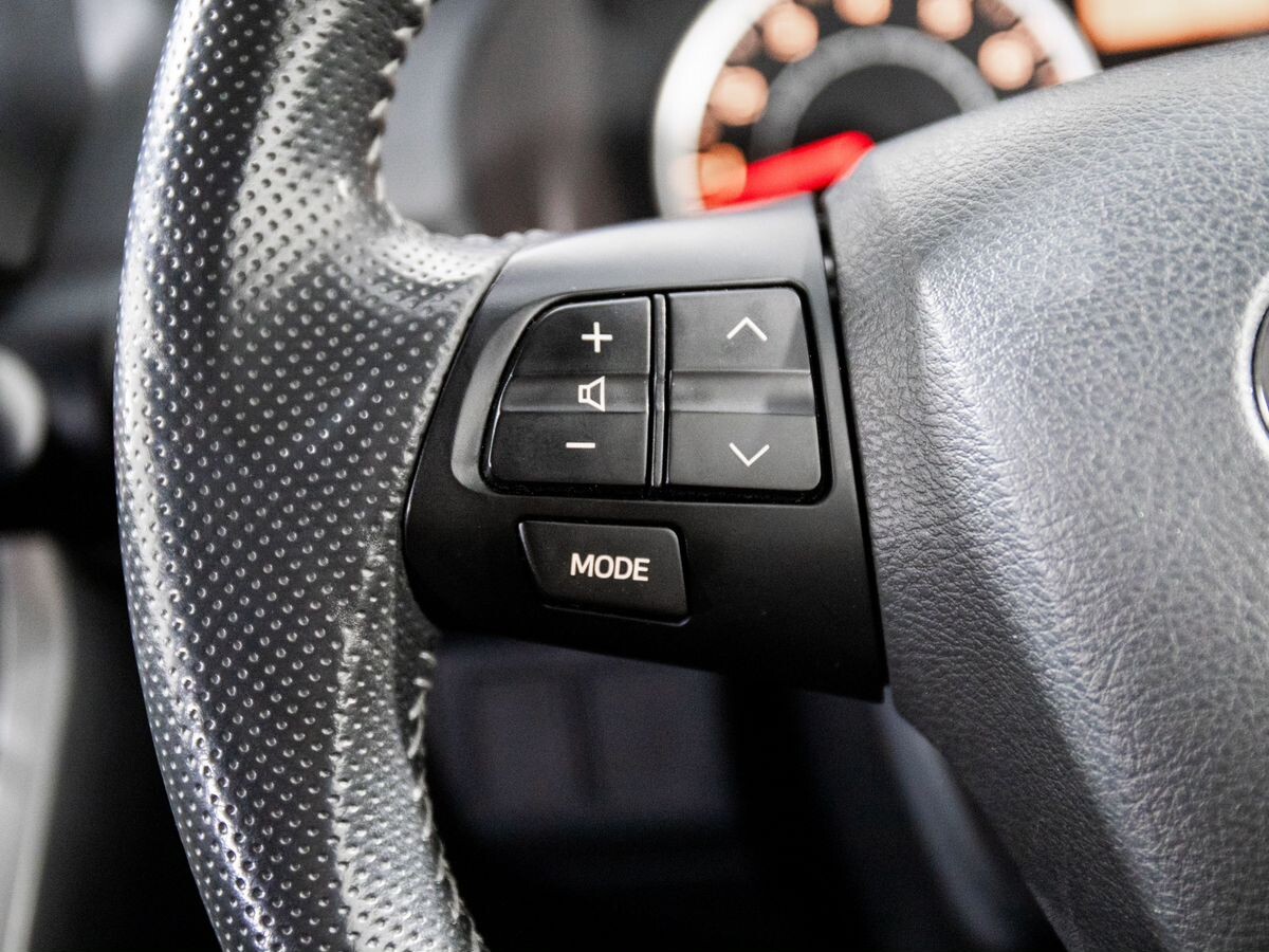 Toyota Wish 2011 - фото автомобиля