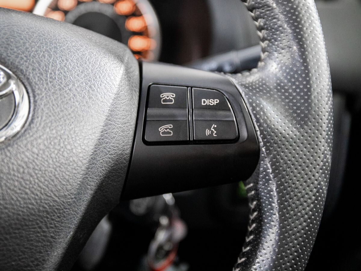 Toyota Wish 2011 - фото автомобиля