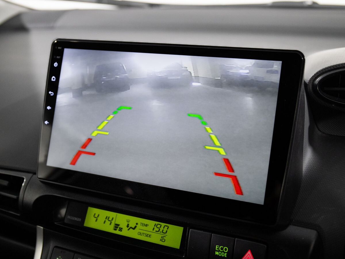 Toyota Wish 2011 - фото автомобиля