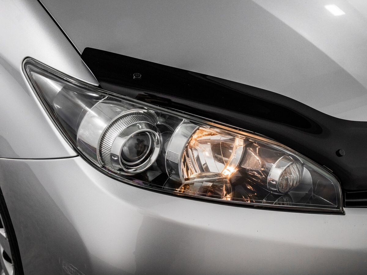 Toyota Wish 2011 - фото автомобиля