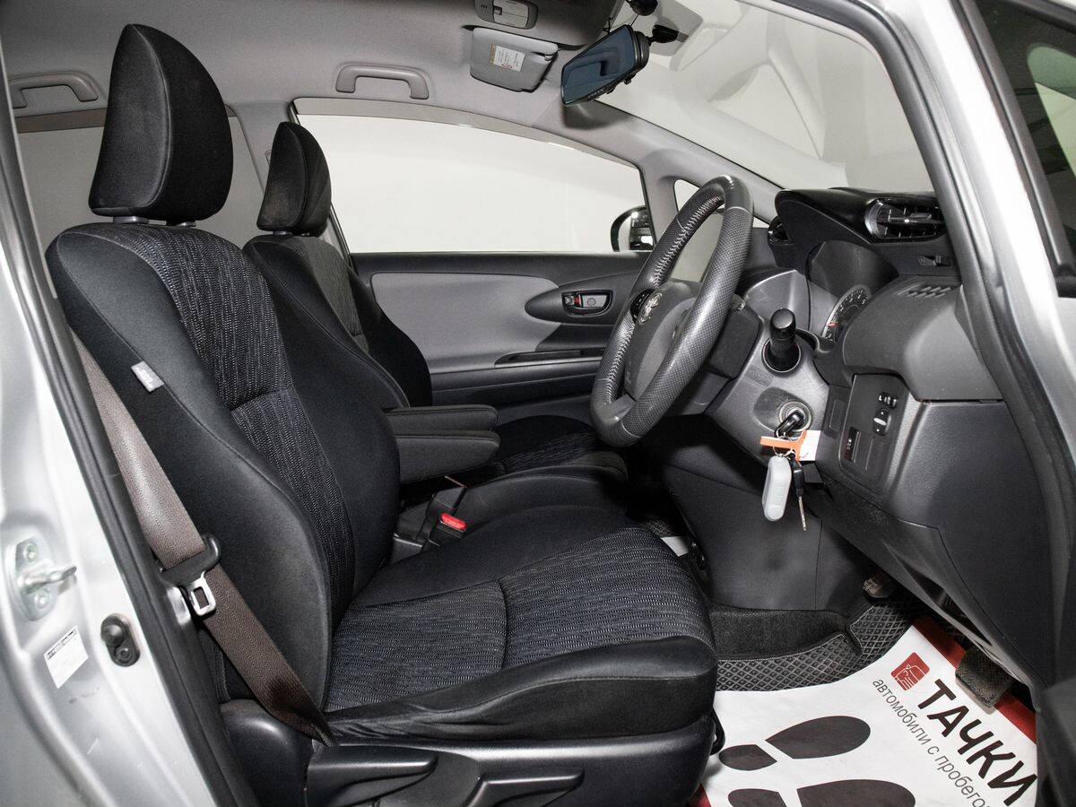 Toyota Wish 2011 - фото автомобиля