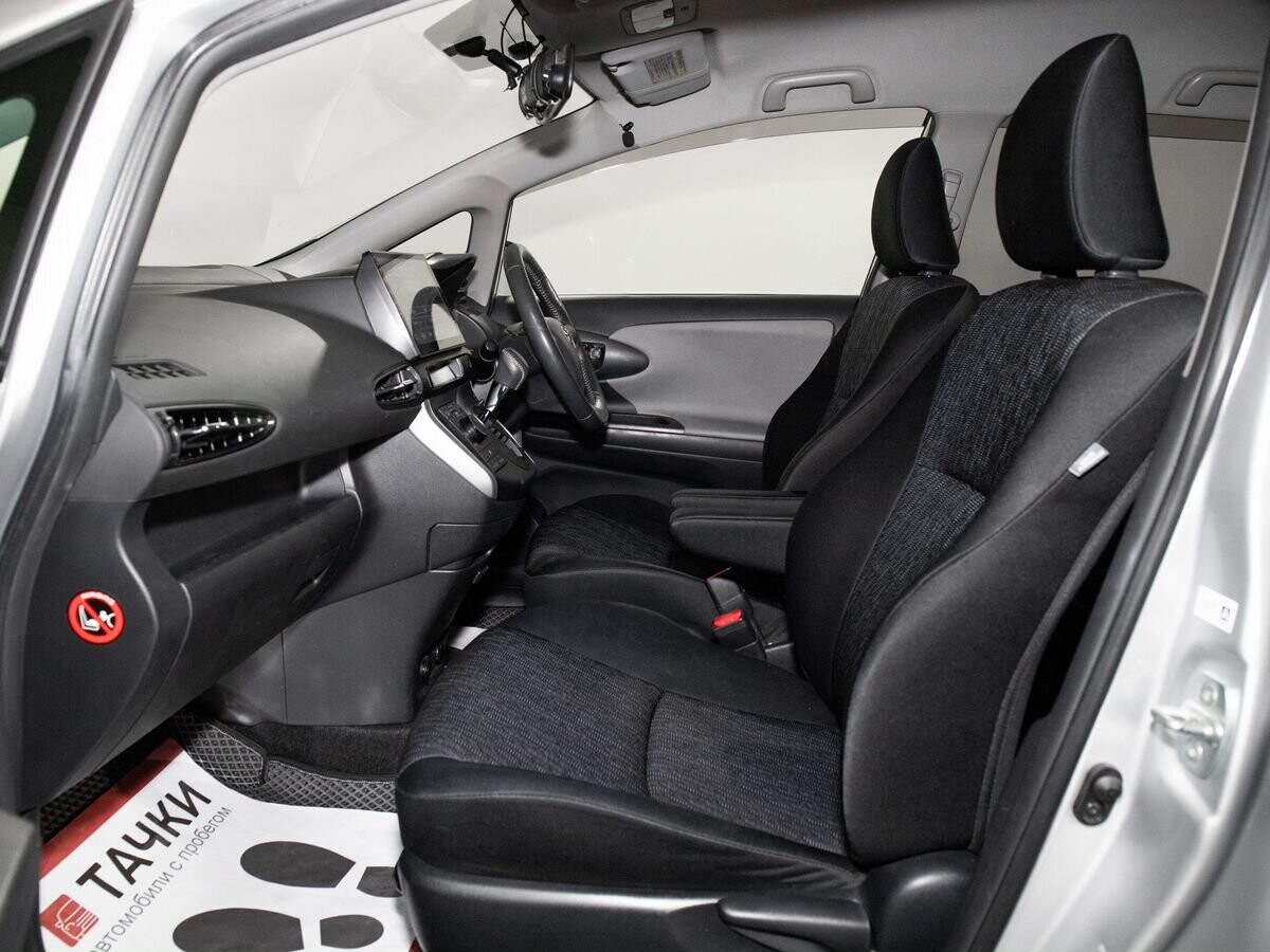 Toyota Wish 2011 - фото автомобиля