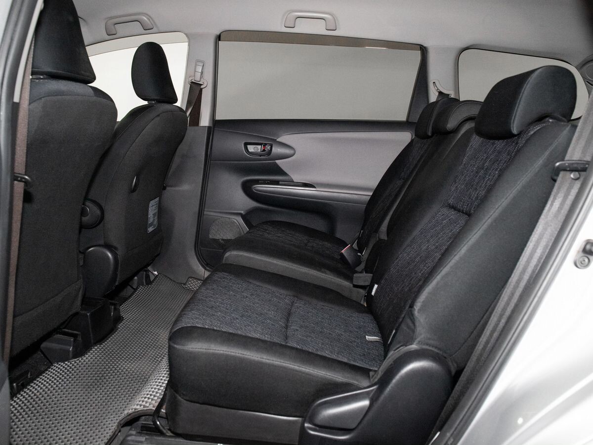 Toyota Wish 2011 - фото автомобиля