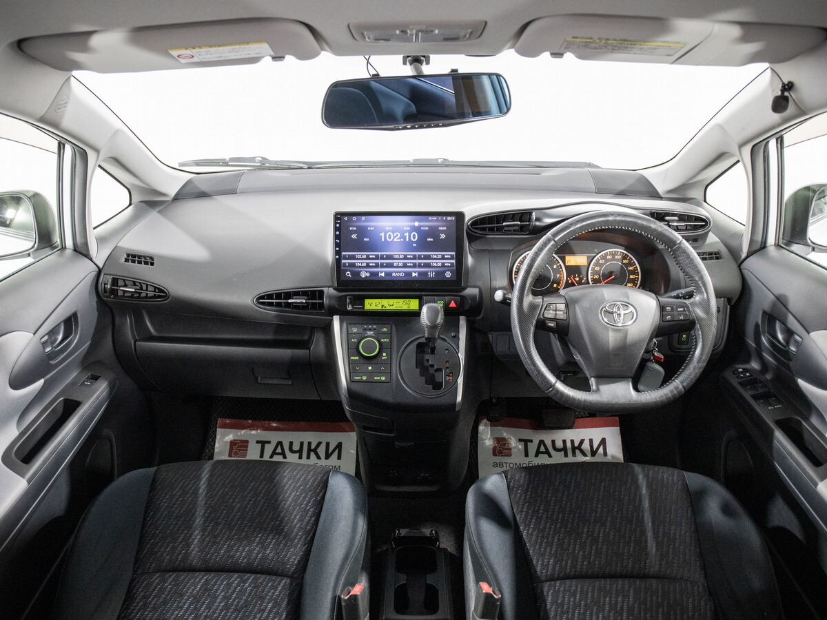 Toyota Wish 2011 - фото автомобиля