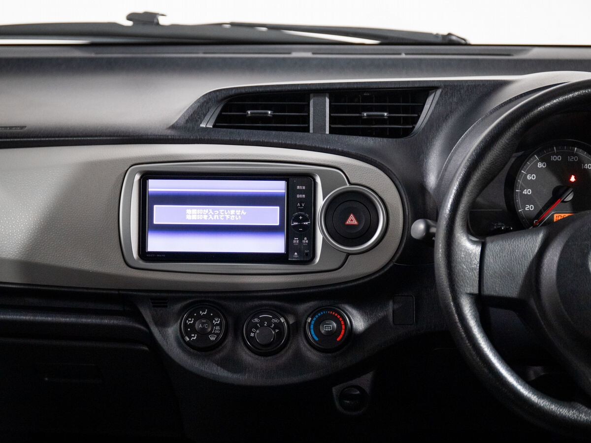 Toyota Vitz 2011 - фото автомобиля