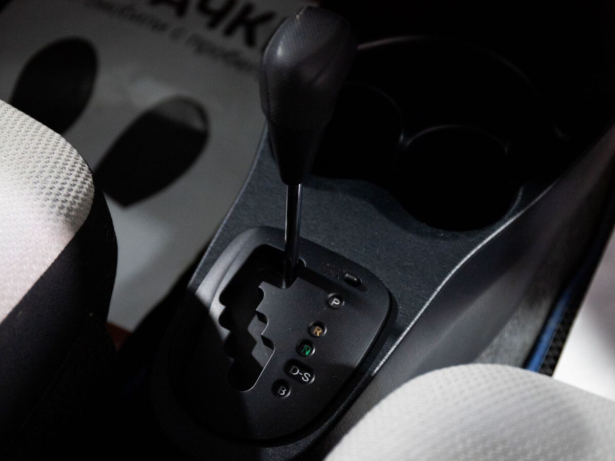 Toyota Vitz 2011 - фото автомобиля