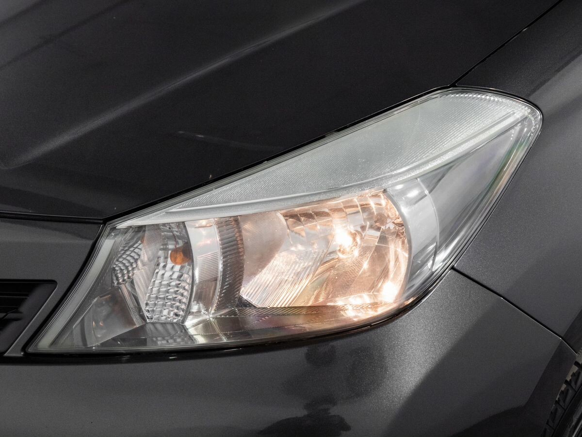 Toyota Vitz 2011 - фото автомобиля