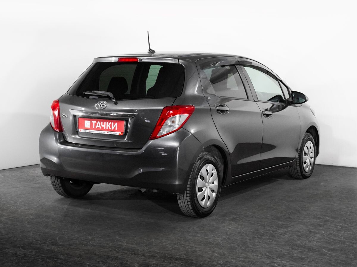 Toyota Vitz 2011 - фото автомобиля