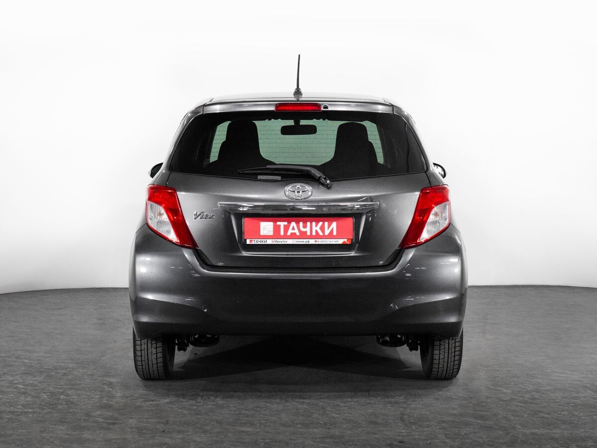 Toyota Vitz 2011 - фото автомобиля