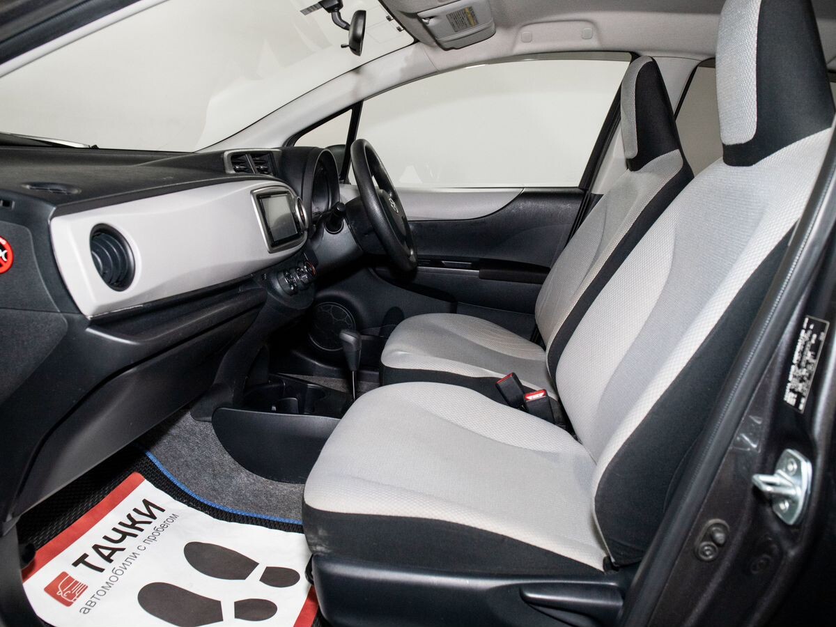 Toyota Vitz 2011 - фото автомобиля