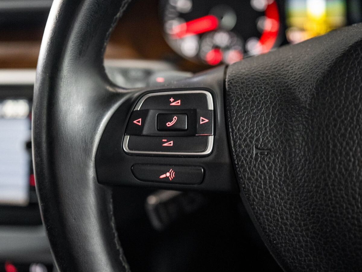 Volkswagen Passat 2013 - фото автомобиля