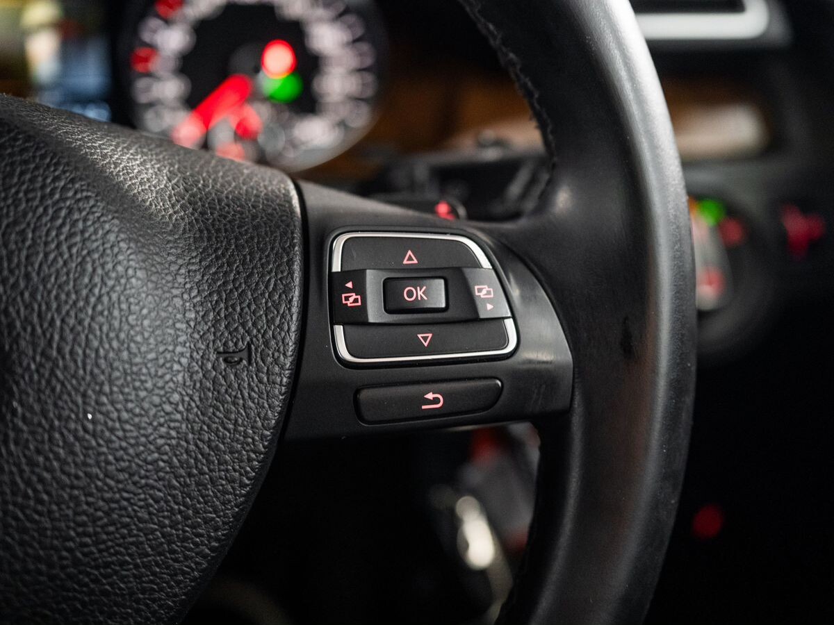 Volkswagen Passat 2013 - фото автомобиля