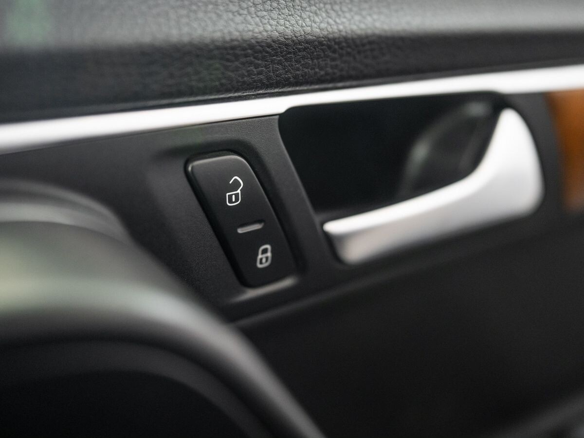 Volkswagen Passat 2013 - фото автомобиля