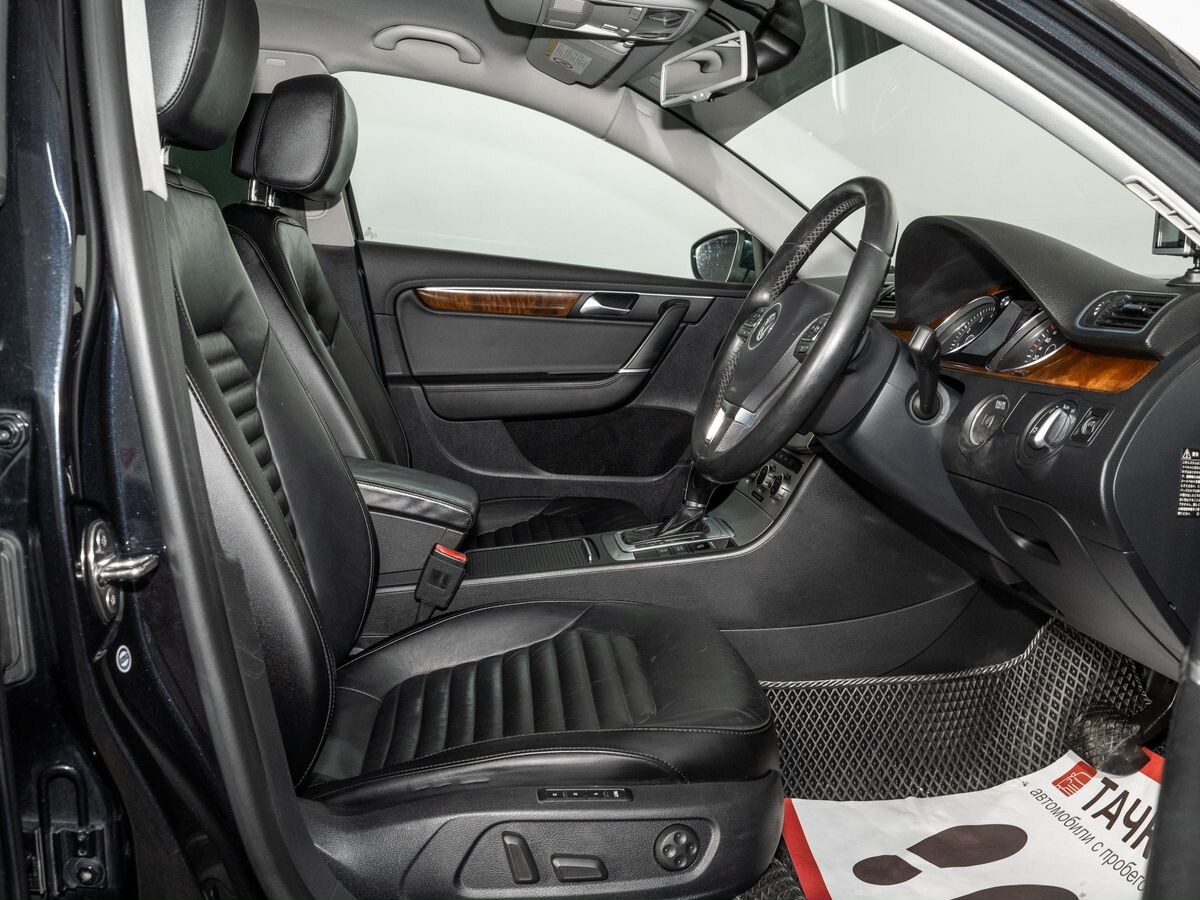 Volkswagen Passat 2013 - фото автомобиля