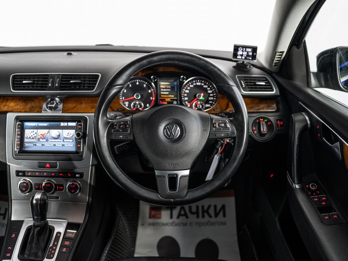 Volkswagen Passat 2013 - фото автомобиля