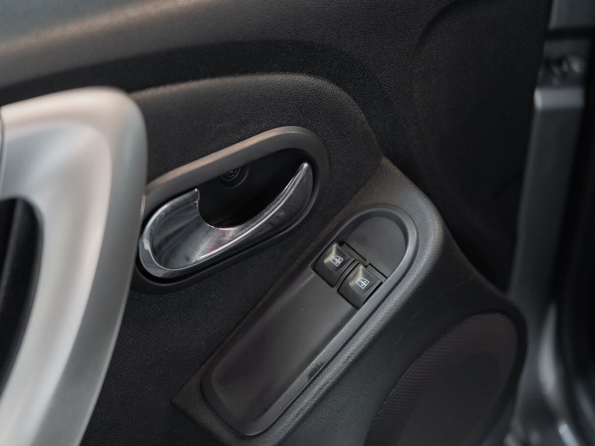 Nissan Terrano 2021 - фото автомобиля