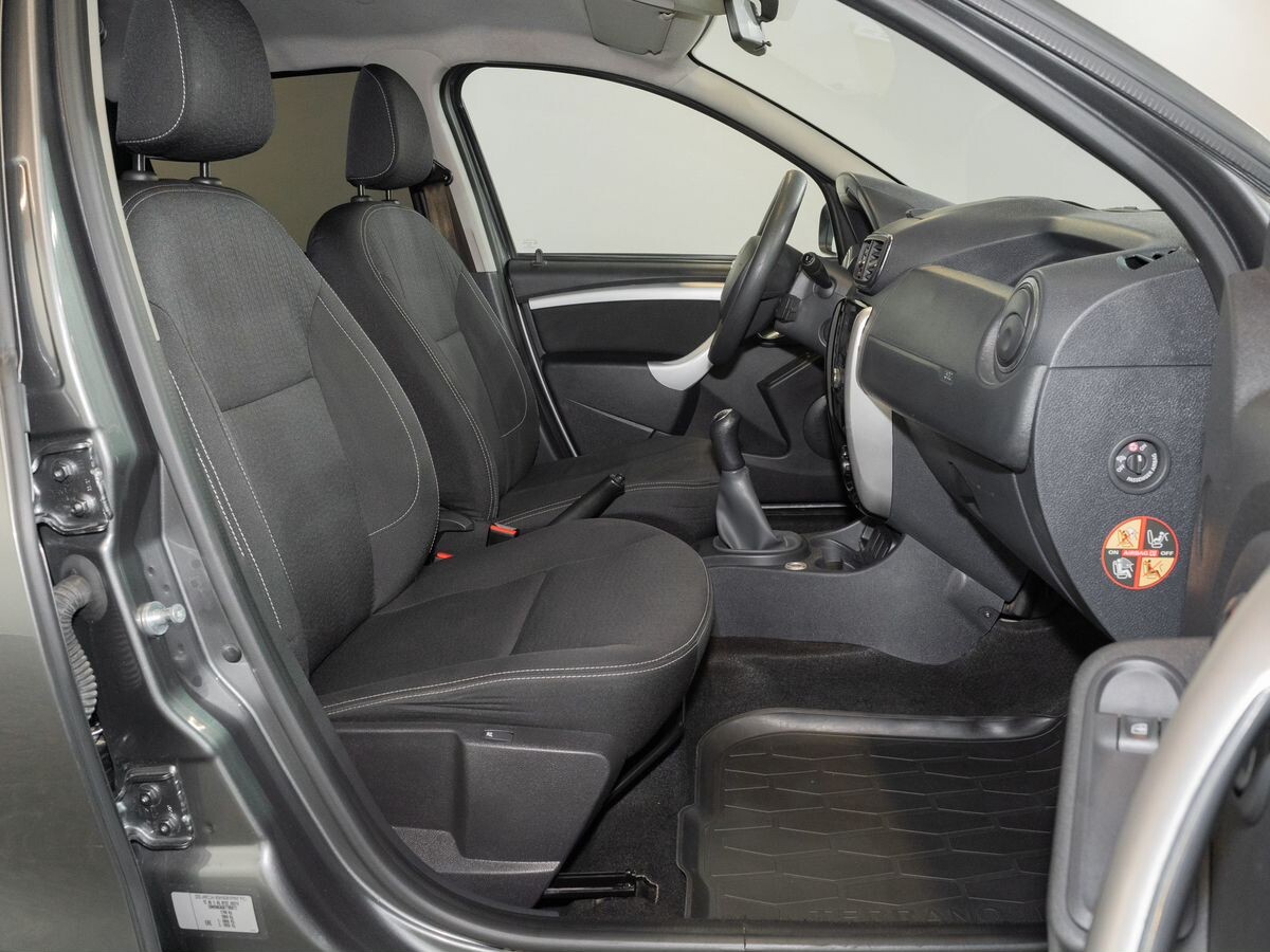 Nissan Terrano 2021 - фото автомобиля