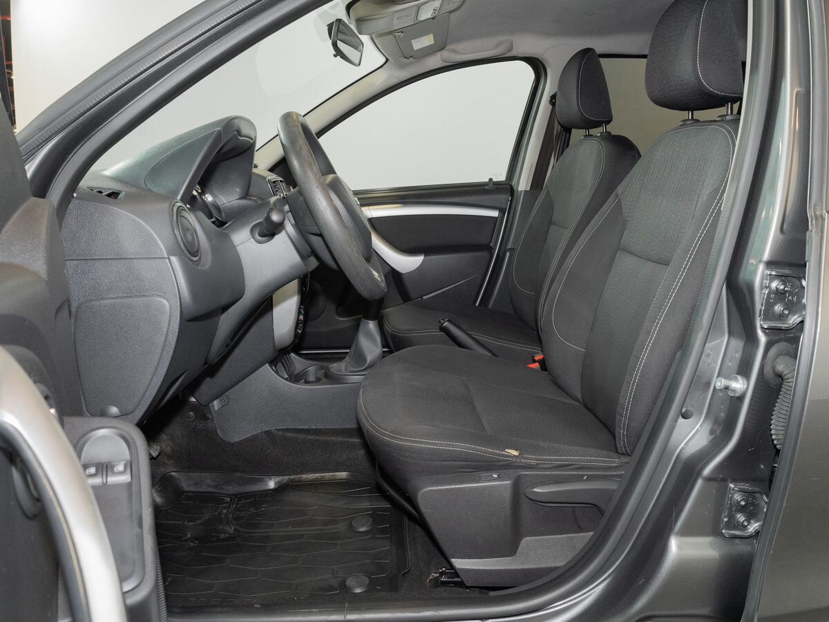 Nissan Terrano 2021 - фото автомобиля