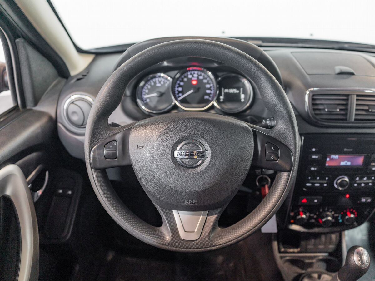 Nissan Terrano 2021 - фото автомобиля