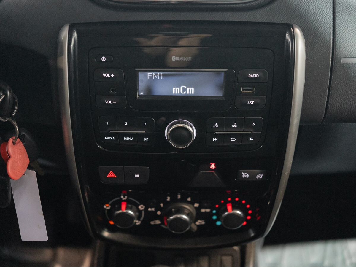 Nissan Terrano 2021 - фото автомобиля