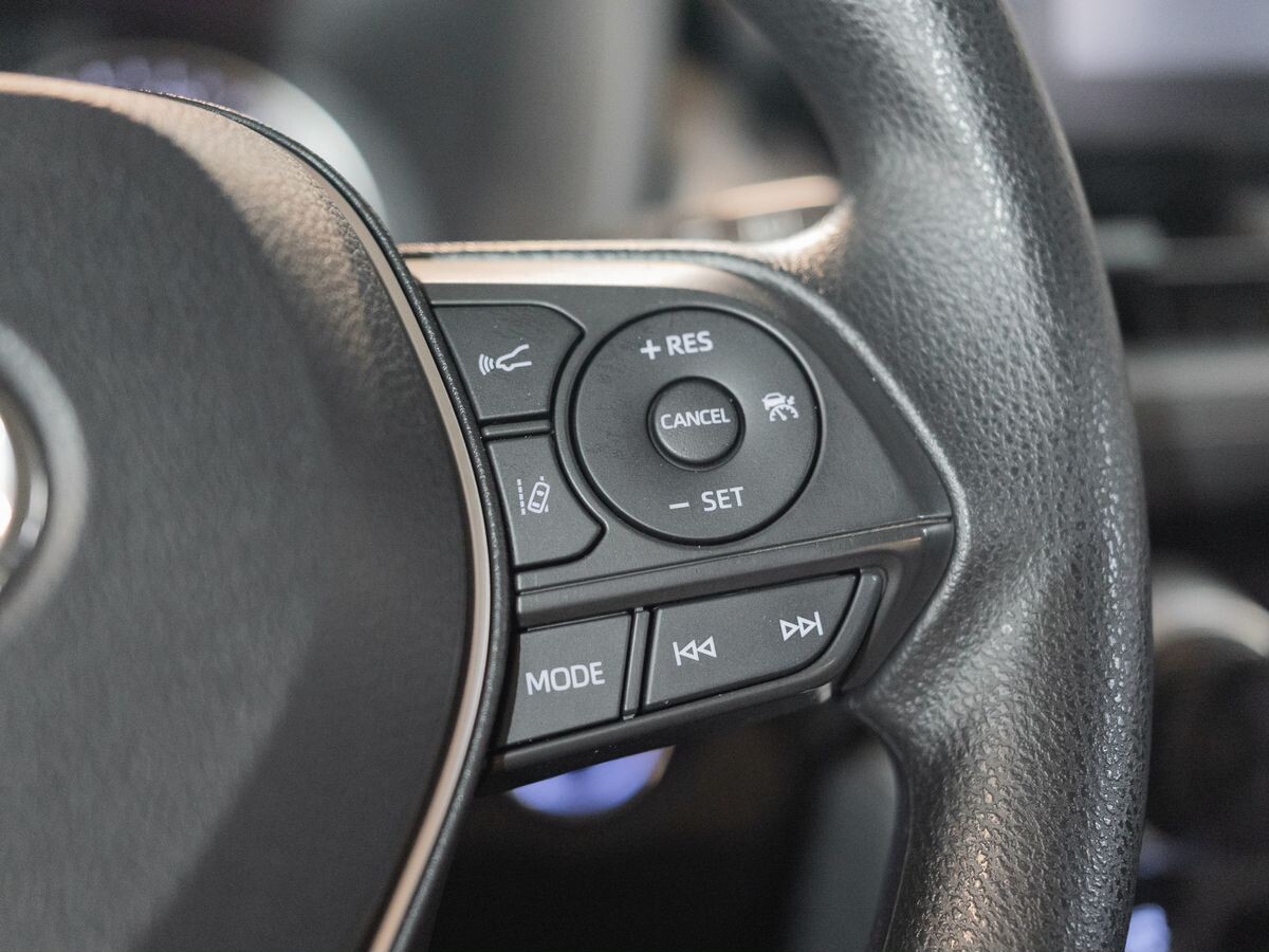 Toyota RAV4 2021 - фото автомобиля