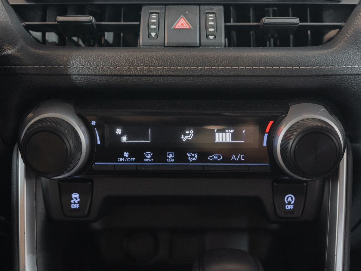 Toyota RAV4 2021 - фото автомобиля