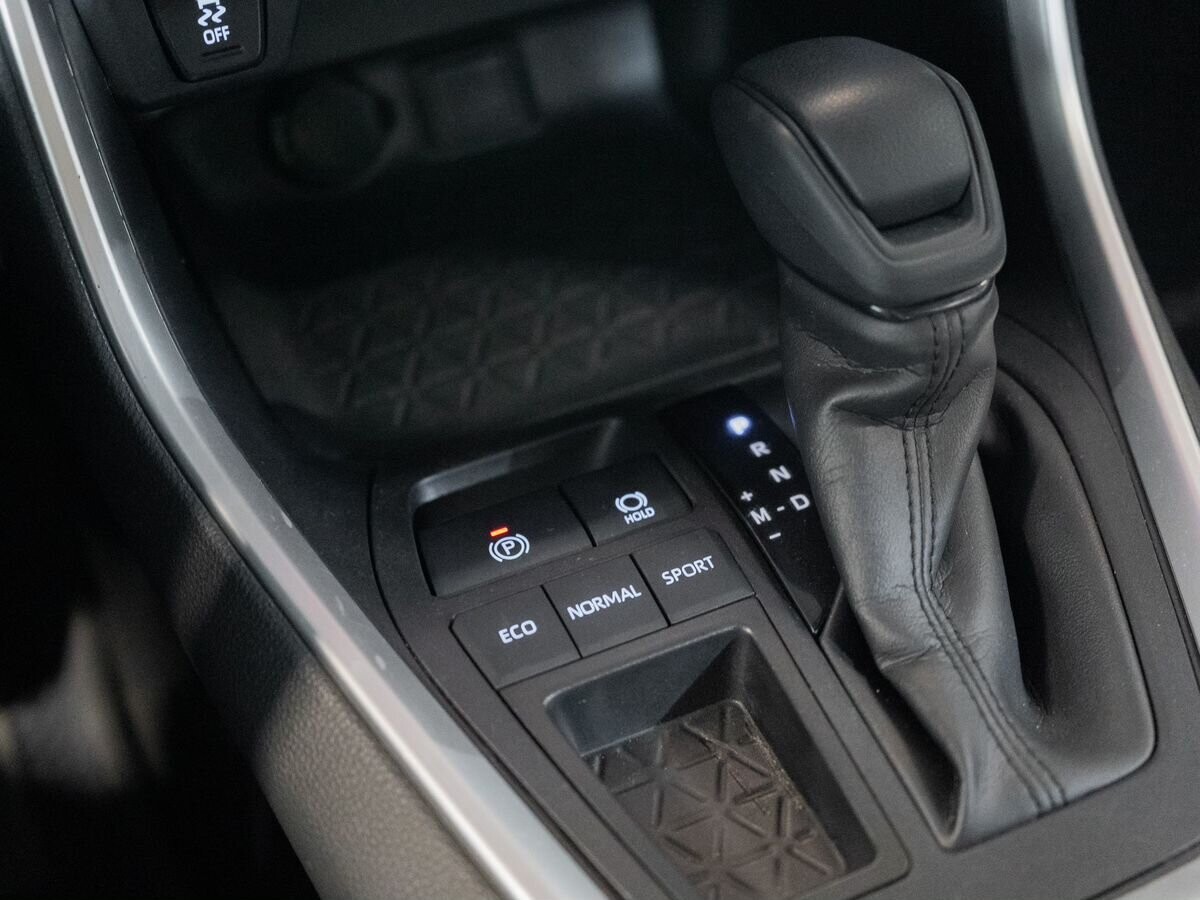 Toyota RAV4 2021 - фото автомобиля