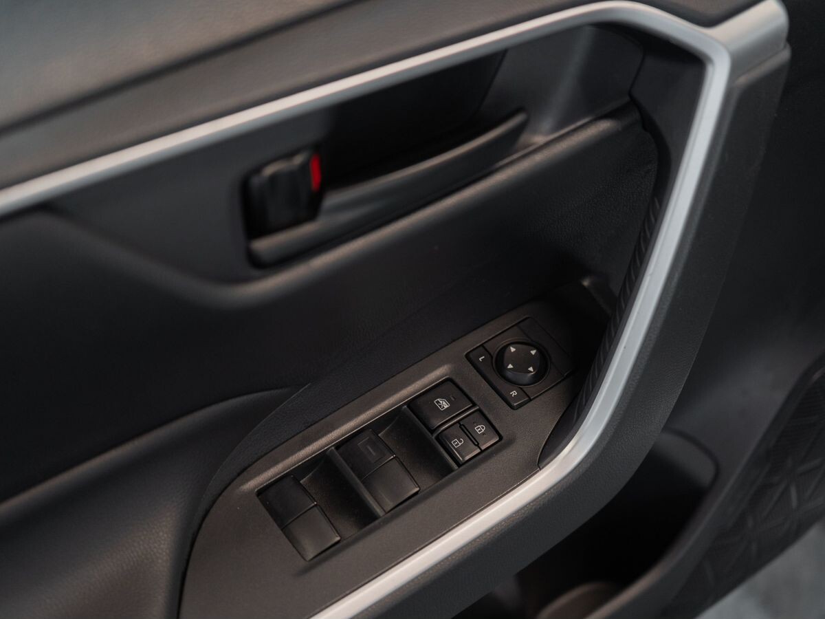 Toyota RAV4 2021 - фото автомобиля