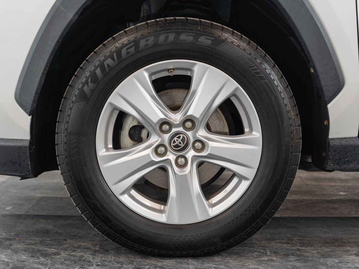 Toyota RAV4 2021 - фото автомобиля