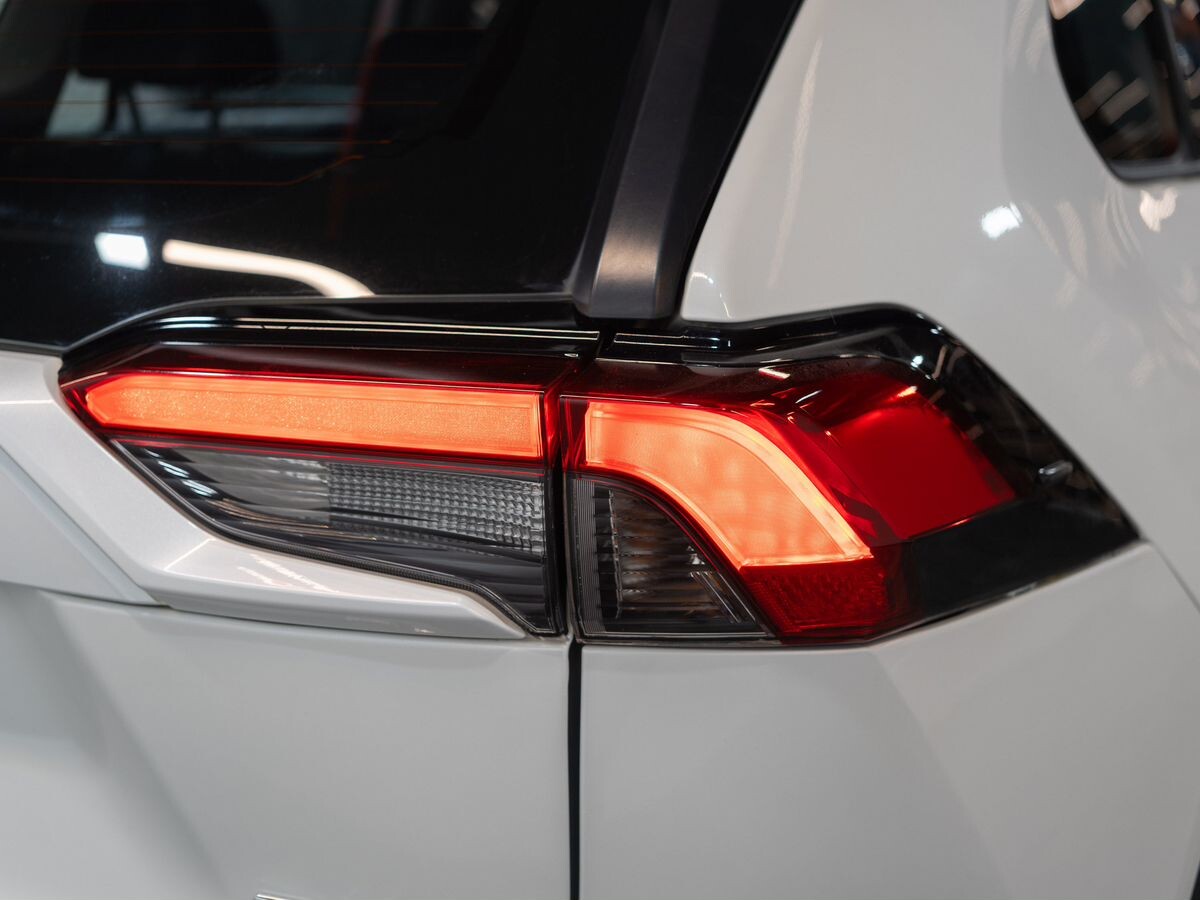 Toyota RAV4 2021 - фото автомобиля